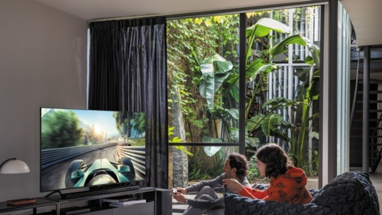 Büyük ekranda oyun oynamak isteyenler için Q70T QLED 4K UHD Smart TV