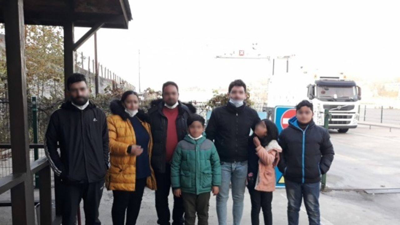 Yurt dışına kaçmaya çalışan bir Türk ile 8 sığınmacı yakalandı