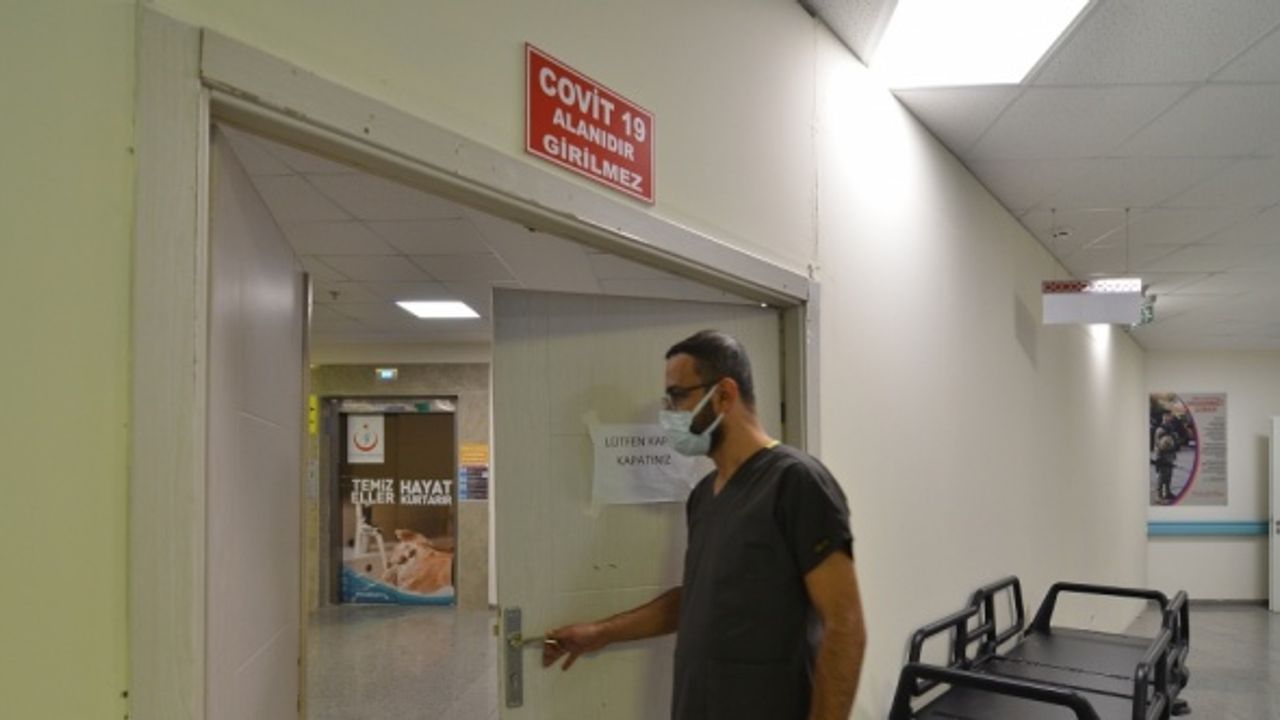 DOKTORLAR KOVİD-19'LA SAVAŞI ANLATIYOR - "Hastanın iyileşip koridordan yürüyerek çıktığını görmek gerçekten büyük mutluluk"