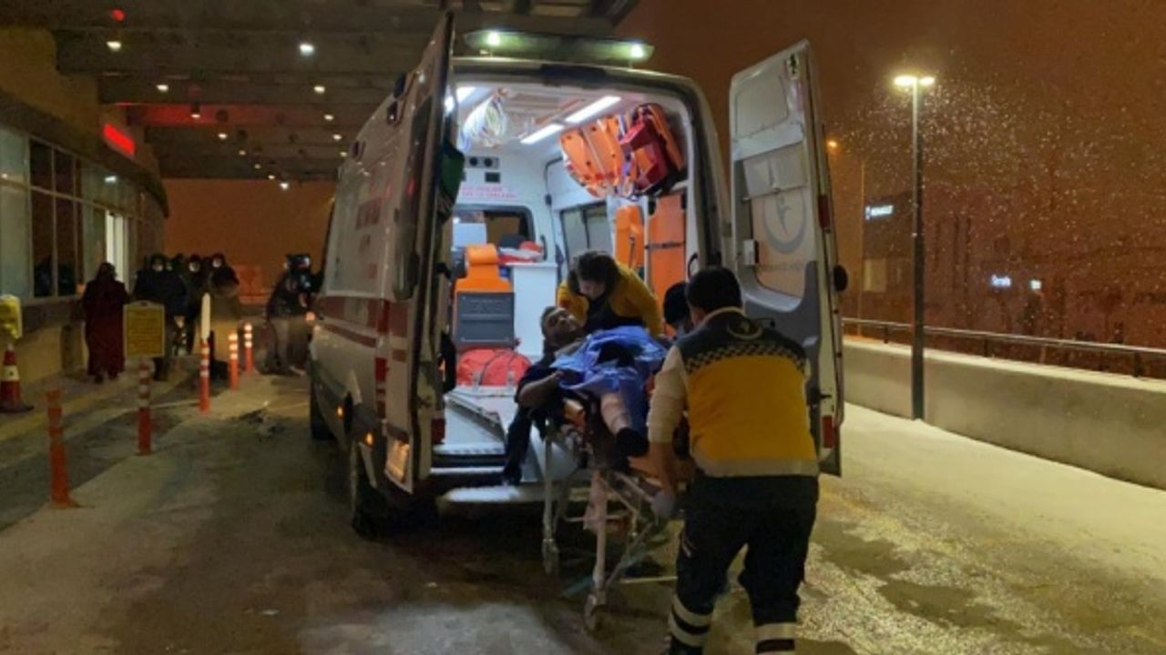 Çorum'da polisin yol kenarında silahla yaralanmış halde bulduğu kişi tedavi altına alındı