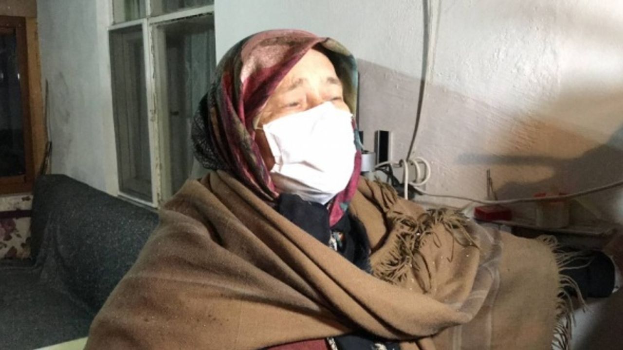 Düzce'de kar nedeniyle hasta nakil aracında mahsur kalan diyaliz hastası ekiplerin yardımıyla evine ulaştı