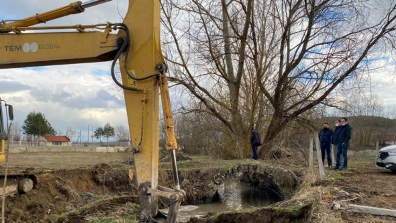 Karabük'te dere ıslah çalışması sırasında tarihi köprü ortaya çıktı