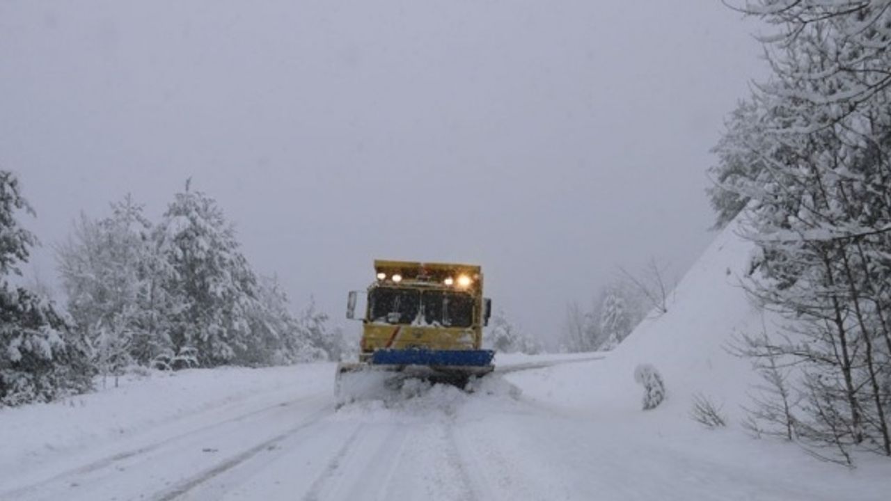 Samsun ve çevre illerde 2 bin 240 köy ve mahalle yolu ulaşıma kapandı