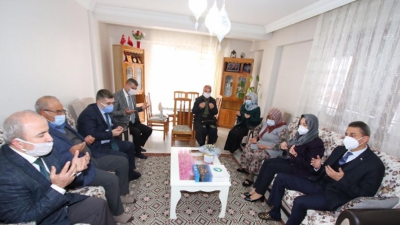 Sinop Valisi Karaömeroğlu, şehit ailesine ziyaret etti