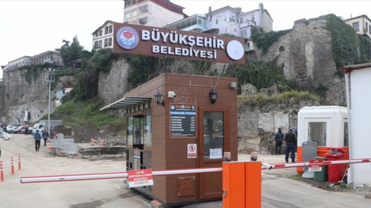 Trabzon'da gerçekleştirilen arkeolojik kazılarda Roma dönemine ait sur ve hendek duvarı bulundu