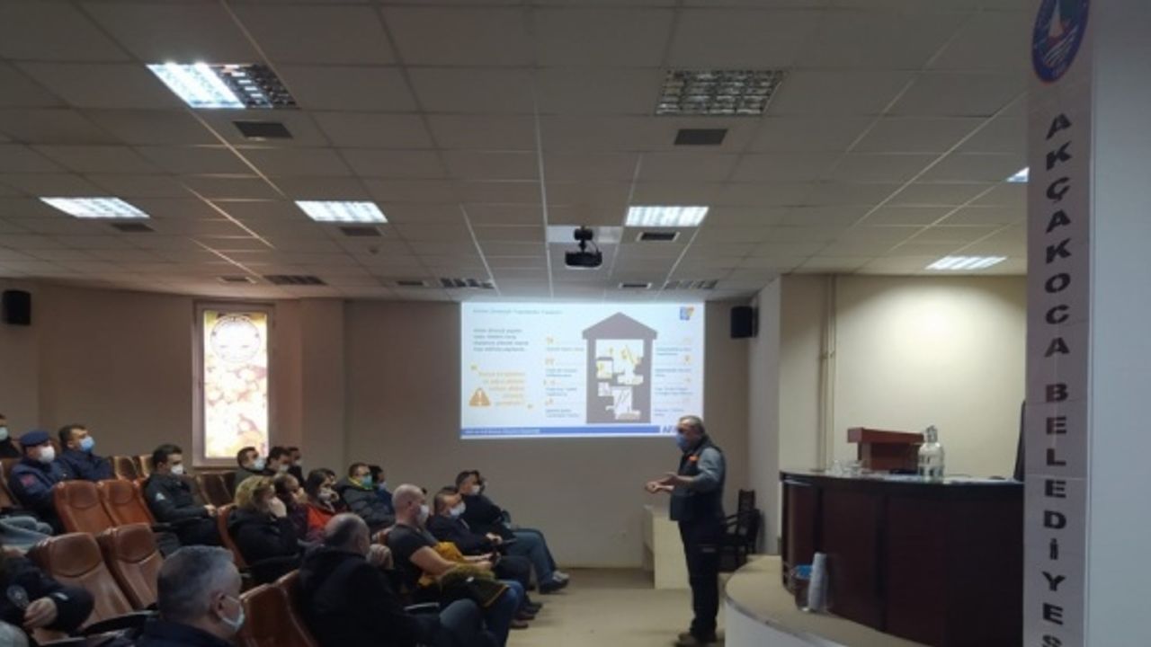 Akçakoca'da afet yönetimi ve farkındalık eğitimi verildi
