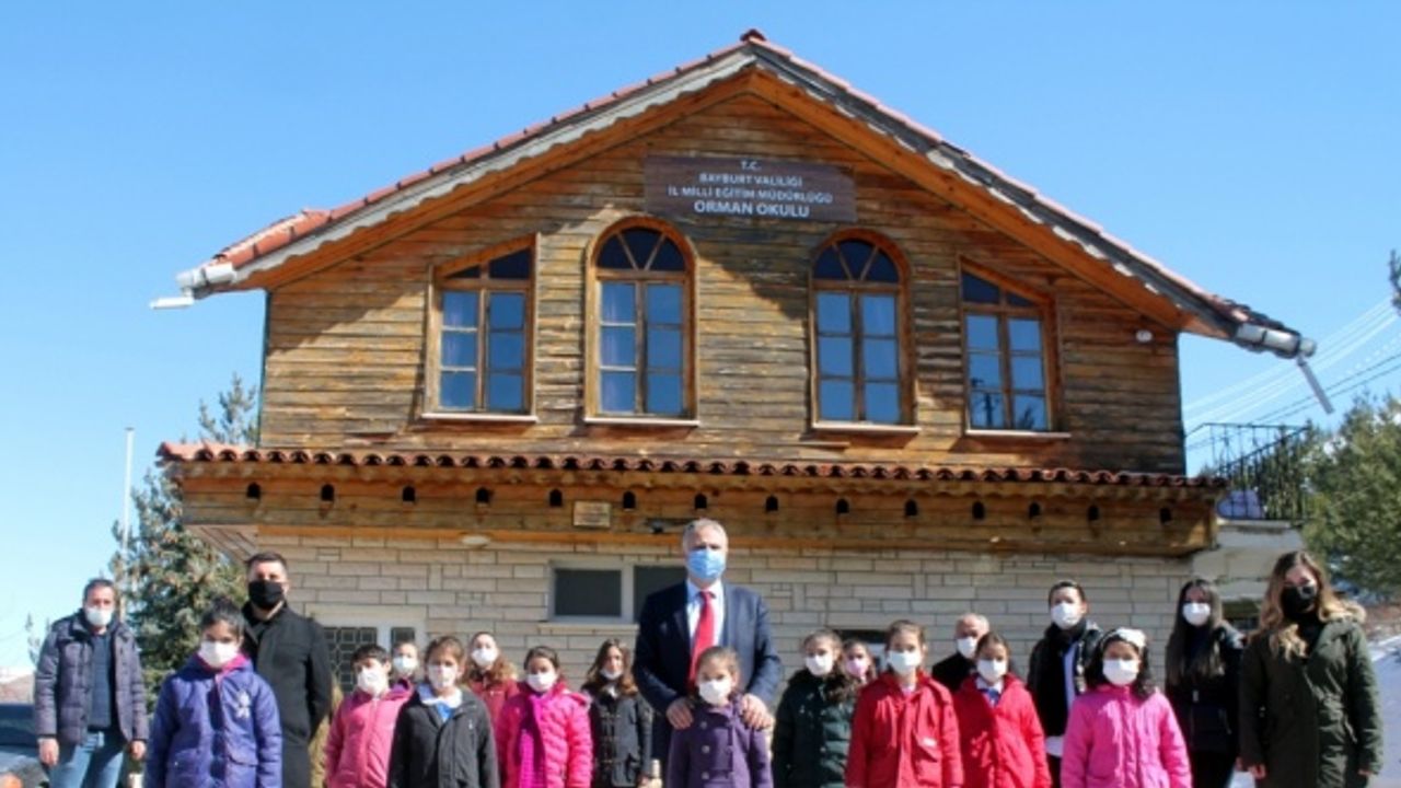Bayburt'ta öğrenciler "Orman Okulu"nda eğitimin keyfini çıkarıyor