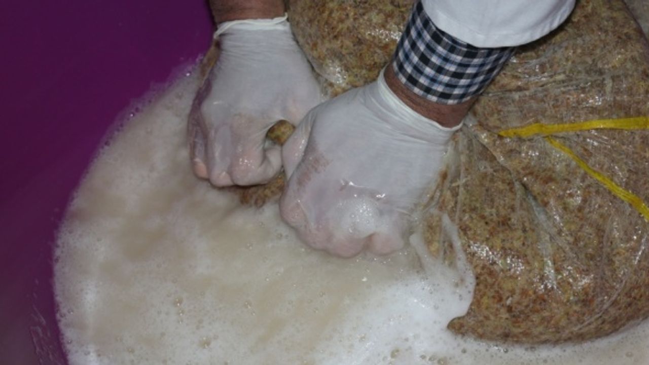 Bolu'nun tescilli ürünü "uğut tatlısı" sofraları tatlandırıyor