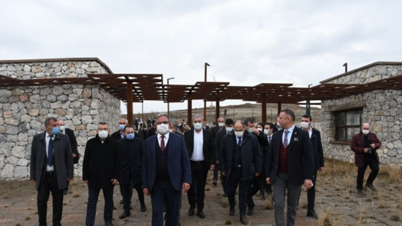 CHP Ekonomi Masası Heyeti Alacahöyük Antik Kenti'ni gezdi