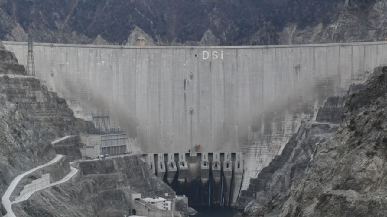 Çoruh Nehri'ndeki barajlar ve HES'ler ülke ekonomisine katkı sağlamaya devam ediyor