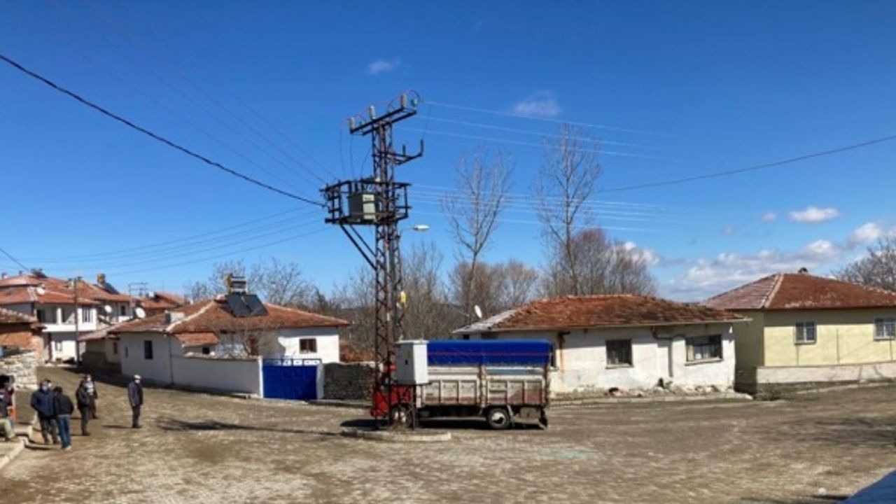 Çorum'da bir kişi, oğluyla kavga ettiği iddiasıyla 2 öğrenciyi silahla öldürdü