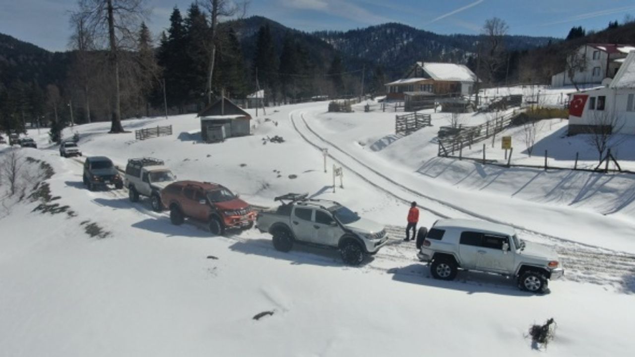 Düzce'de off-road tutkunları kar safarisiyle adrenalin coşkusu yaşadı