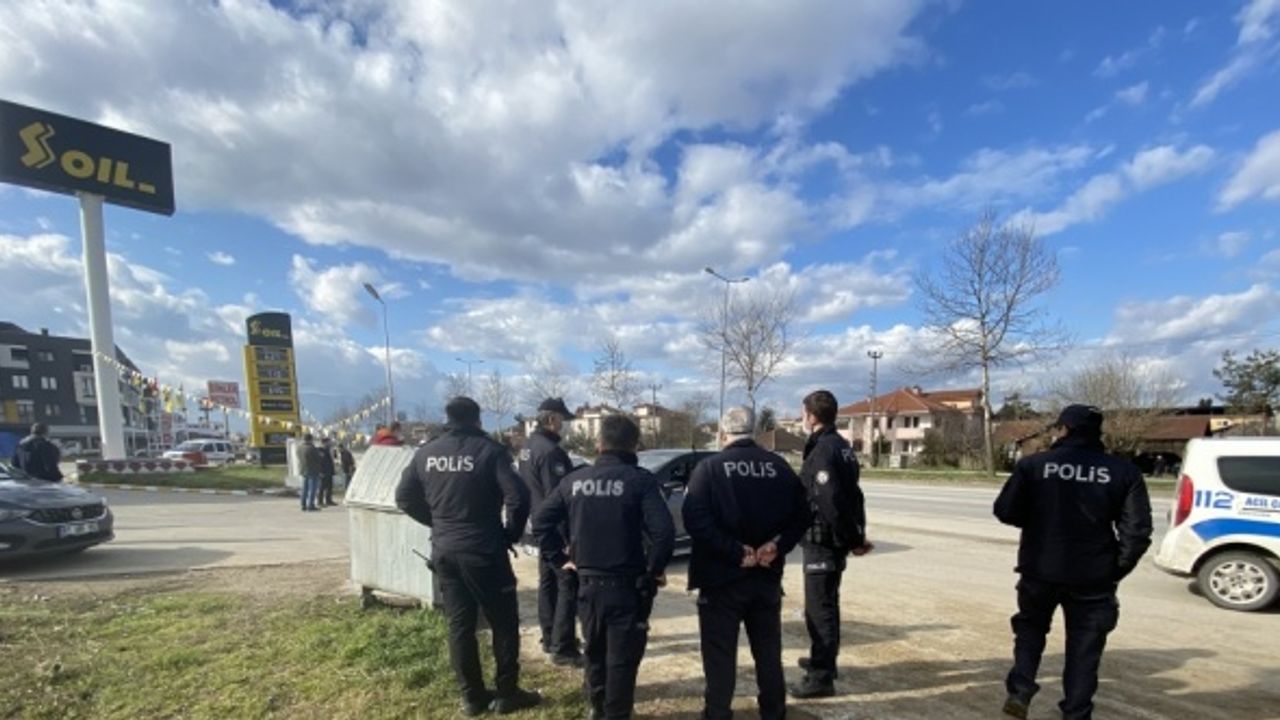 Düzce'de polisin "dur" ihtarına uymayan 6 şüpheli kovalamaca sonucu yakalandı