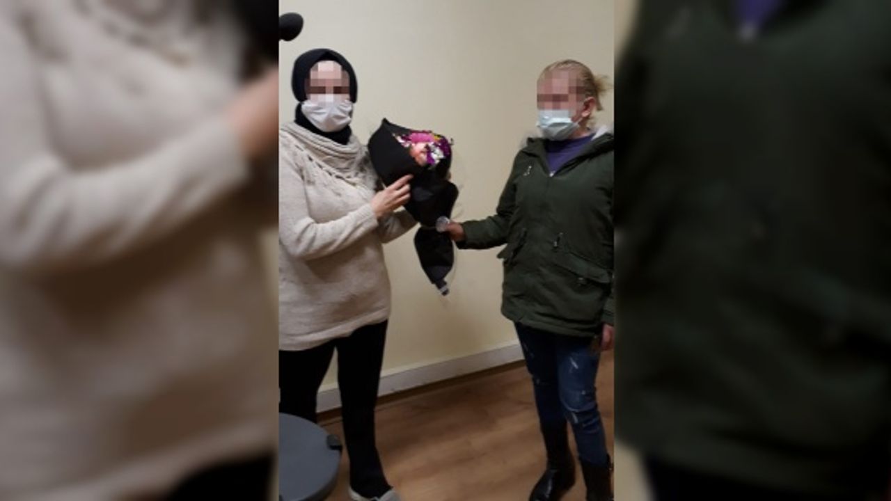 Düzce'de sosyal medyada tartışan iki kadın bir buket çiçekle uzlaştı