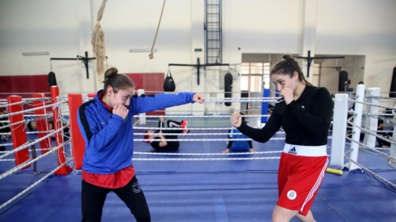 Genç Kadınlar Boks Milli Takımı'nın dünya şampiyonası hazırlıkları, Kastamonu'da başladı