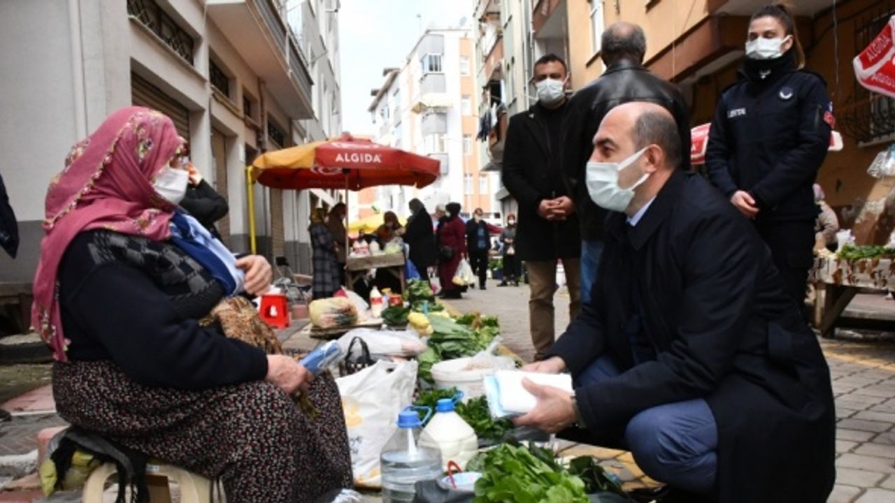 Pazarda denetim yapan Terme Belediye Başkanı Kılıç, Kovid-19 ile ilgili uyarıda bulundu