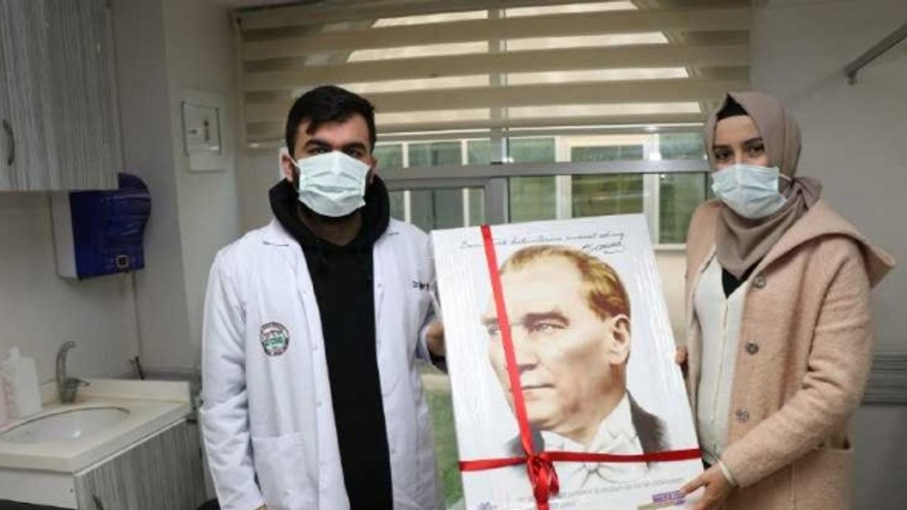 Safranbolu Belediyesi sağlık çalışanlarına Atatürk tablosu hediye etti