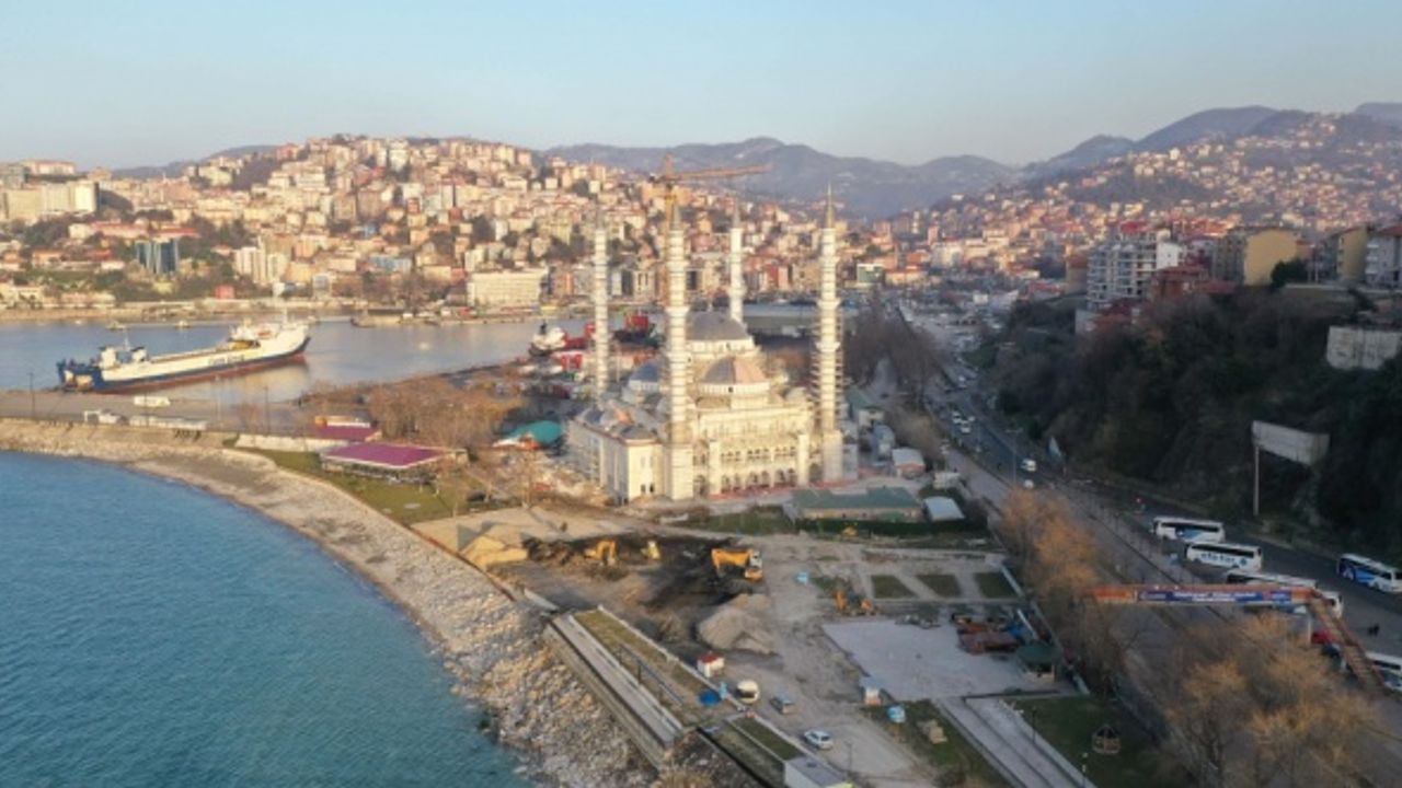 Uzun Mehmet Camisi ibadete açılacağı günü bekliyor