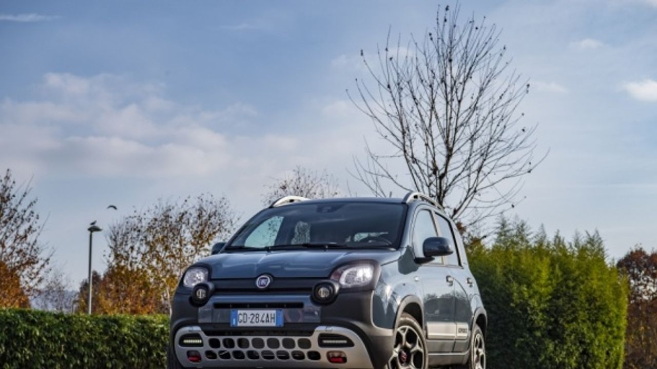 Yenilenen Fiat Panda, hibrit motor seçeneğiyle Türkiye'de