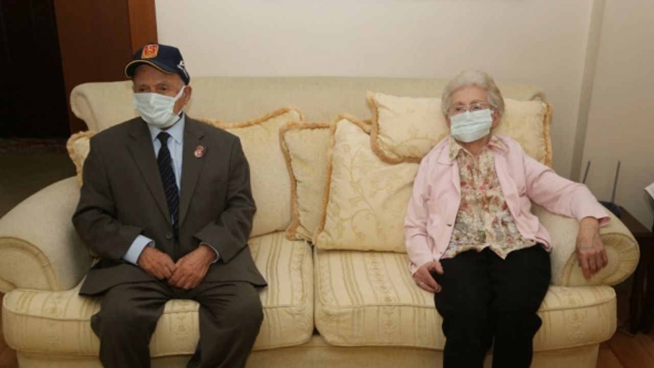 93 yaşındaki Kore gazisi 67 yıl sonra madalyasına kavuştu