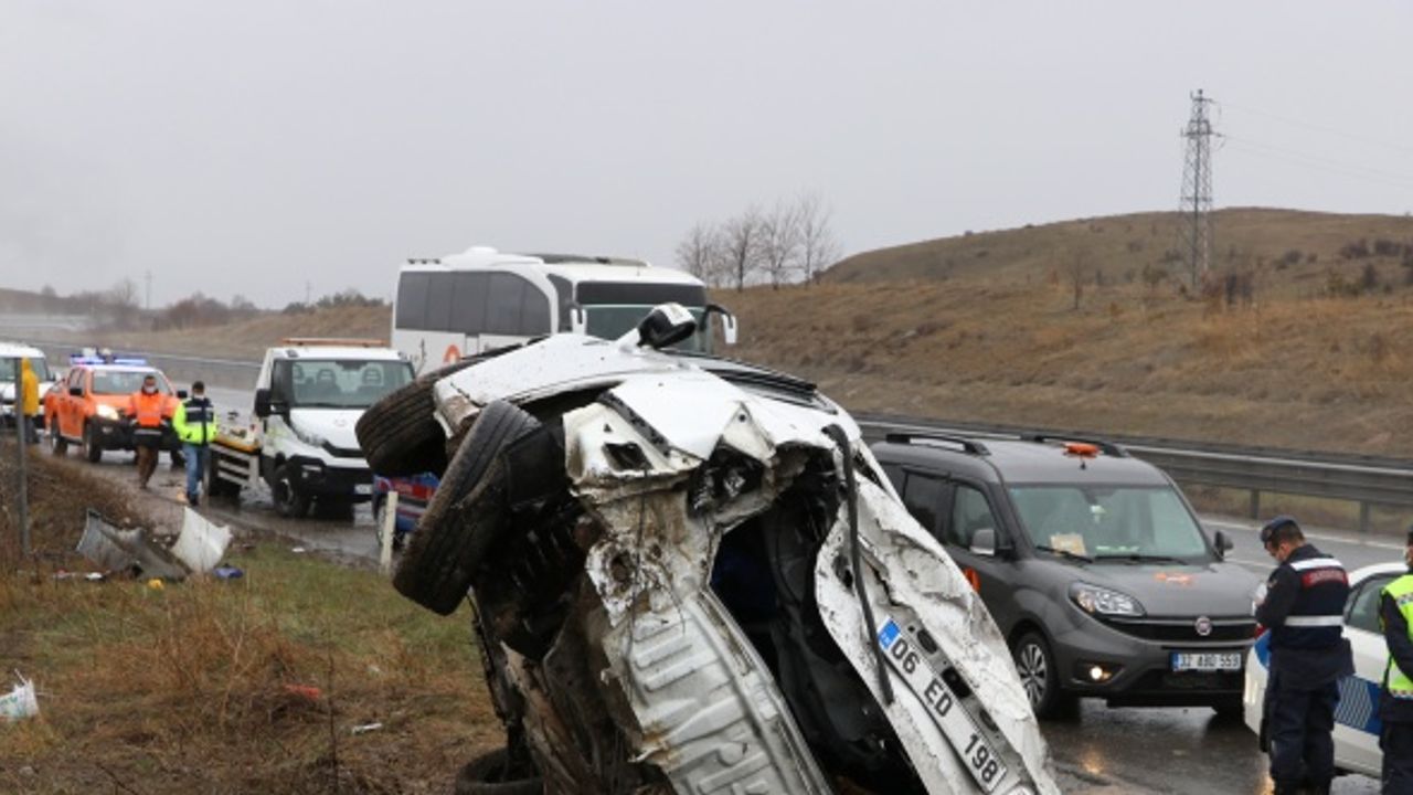 Anadolu Otoyolu'nda takla atan otomobildeki 1 kişi öldü