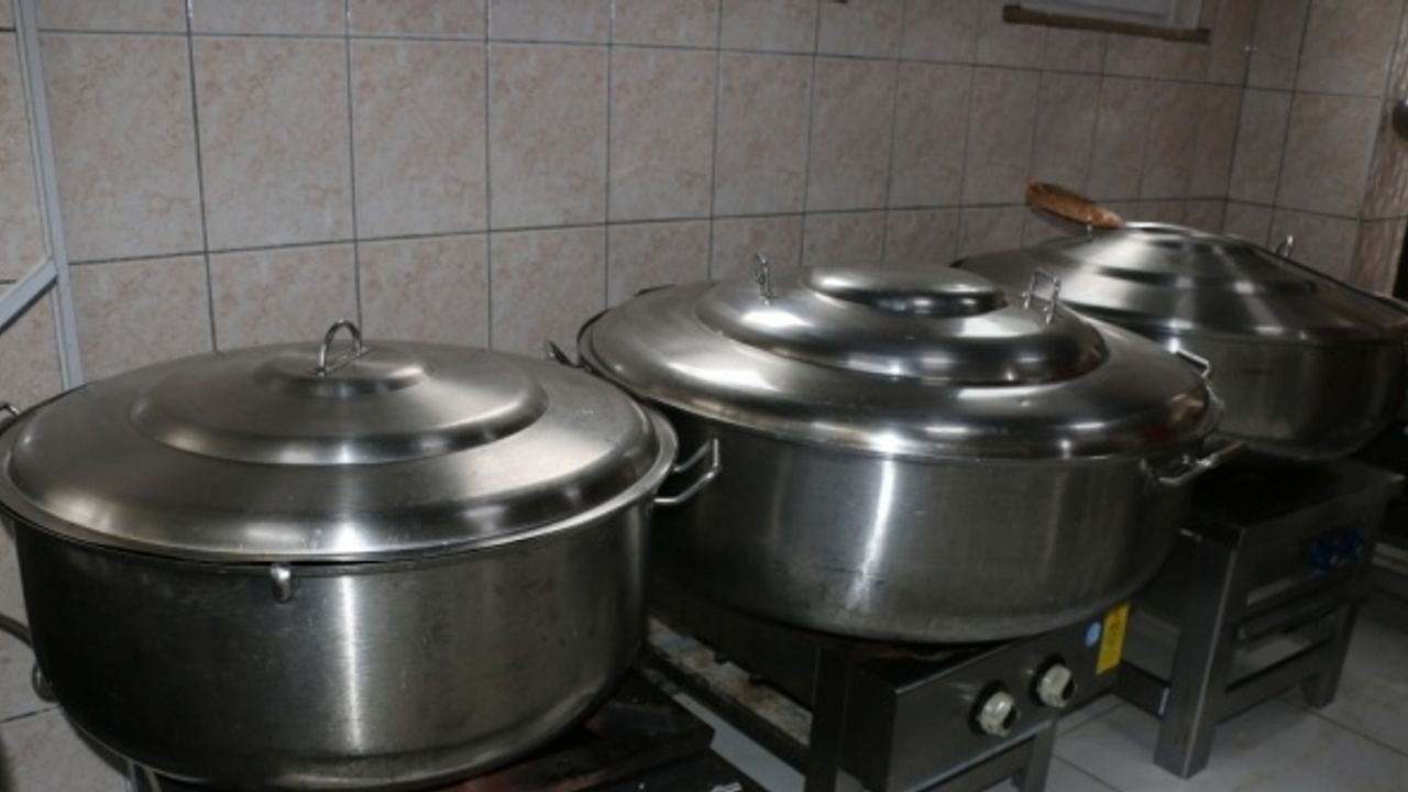 Göynük'te ramazanda ihtiyaç sahibi 380 haneye sıcak yemek veriliyor