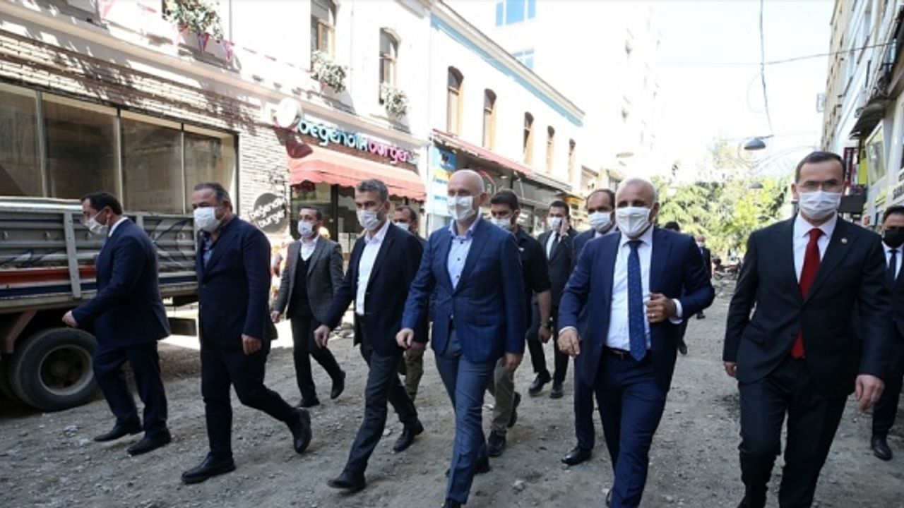 Bakan Karaismailoğlu, Trabzon'da inceleme ve ziyaretlerde bulundu