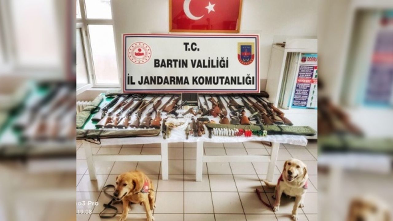 Bartın'da yasa dışı silah ticareti operasyonunda 3 şüpheli yakalandı