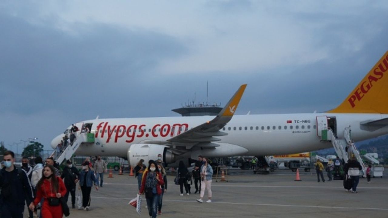 Gazipaşa-Alanya Havalimanı, Pegasus’un Kiev’den gelen ilk uçuşunu karşıladı