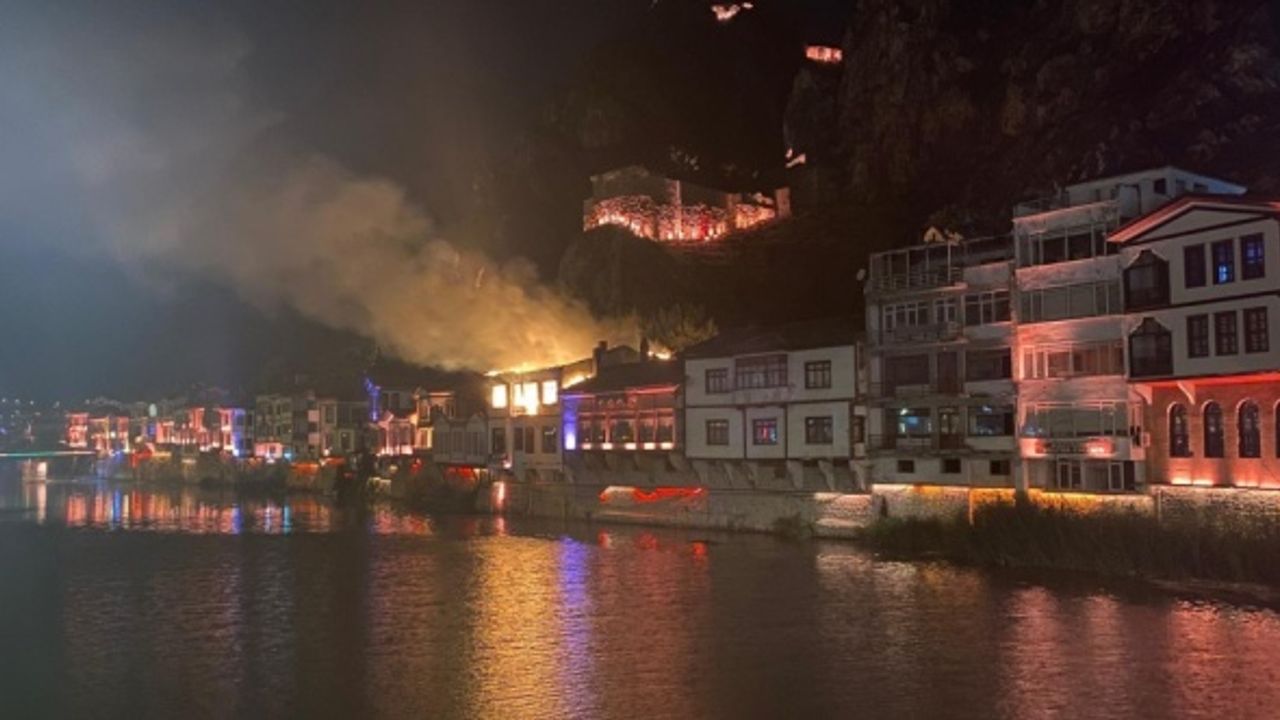 GÜNCELLEME 2- Amasya'daki söndürülen yangının hasarı gündüz görüntülendi