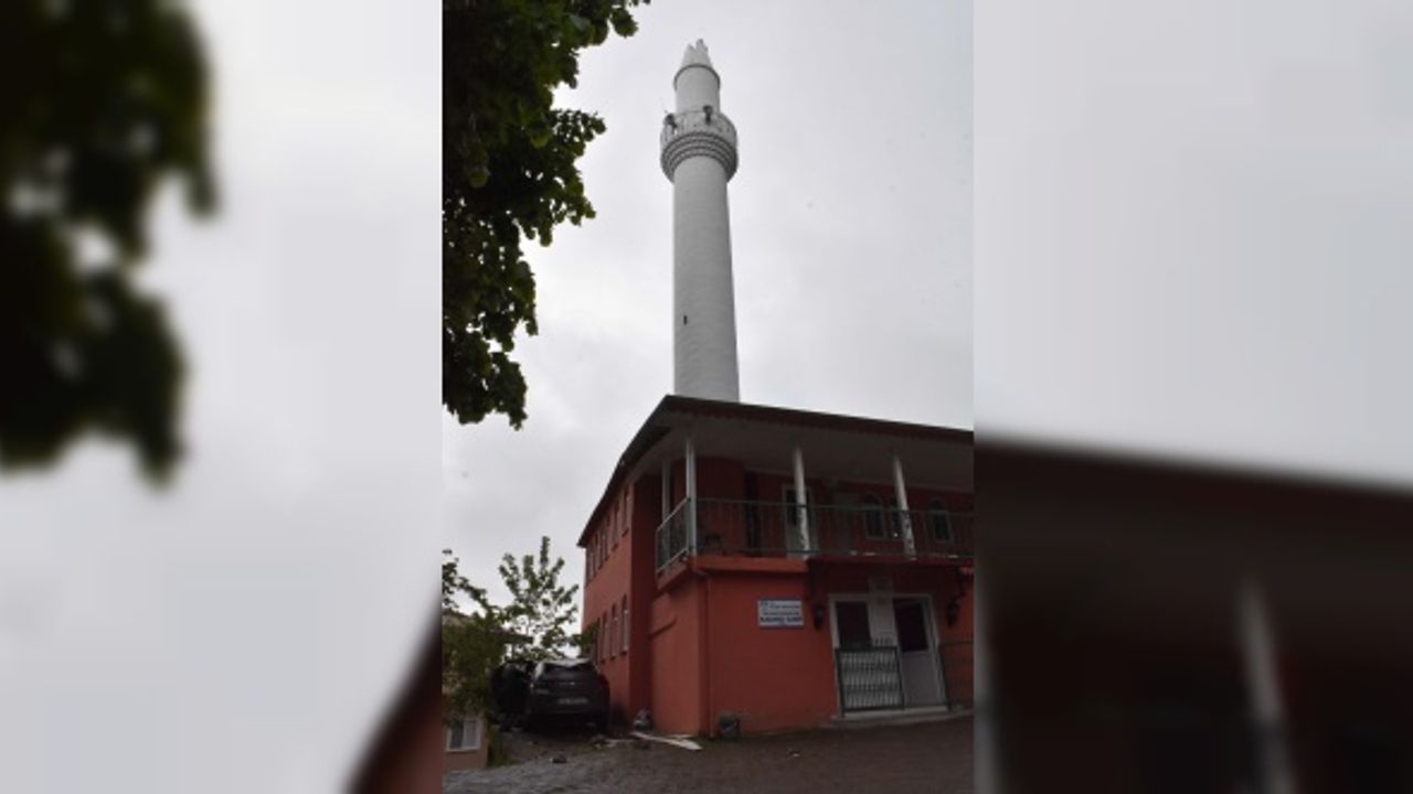Ordu'da yıldırım isabet eden minare hasar gördü