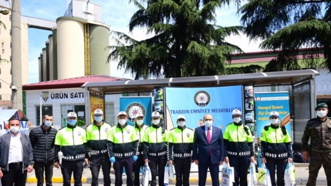 Trabzon Valisi Ustaoğlu, polis noktasında denetim yaptı