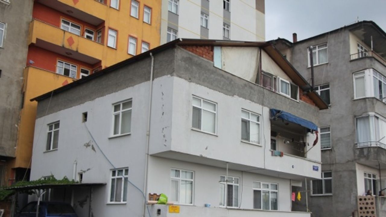 GÜNCELLEME - Samsun'da çatıdan düşen 2 kişi hayatını kaybetti