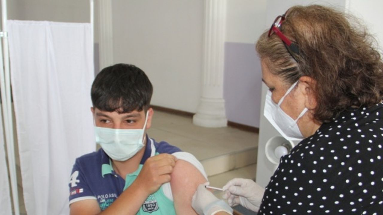 Sinop'ta randevusuz Kovid-19 aşı merkezi ilgi görüyor
