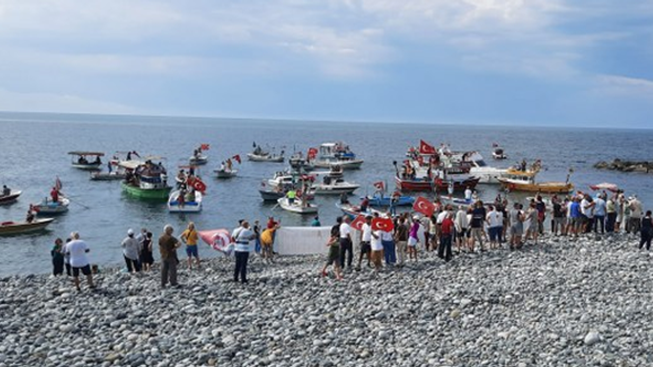 Ardeşenliler Kafes Balıkçılığına Karşı Denize Açıldı