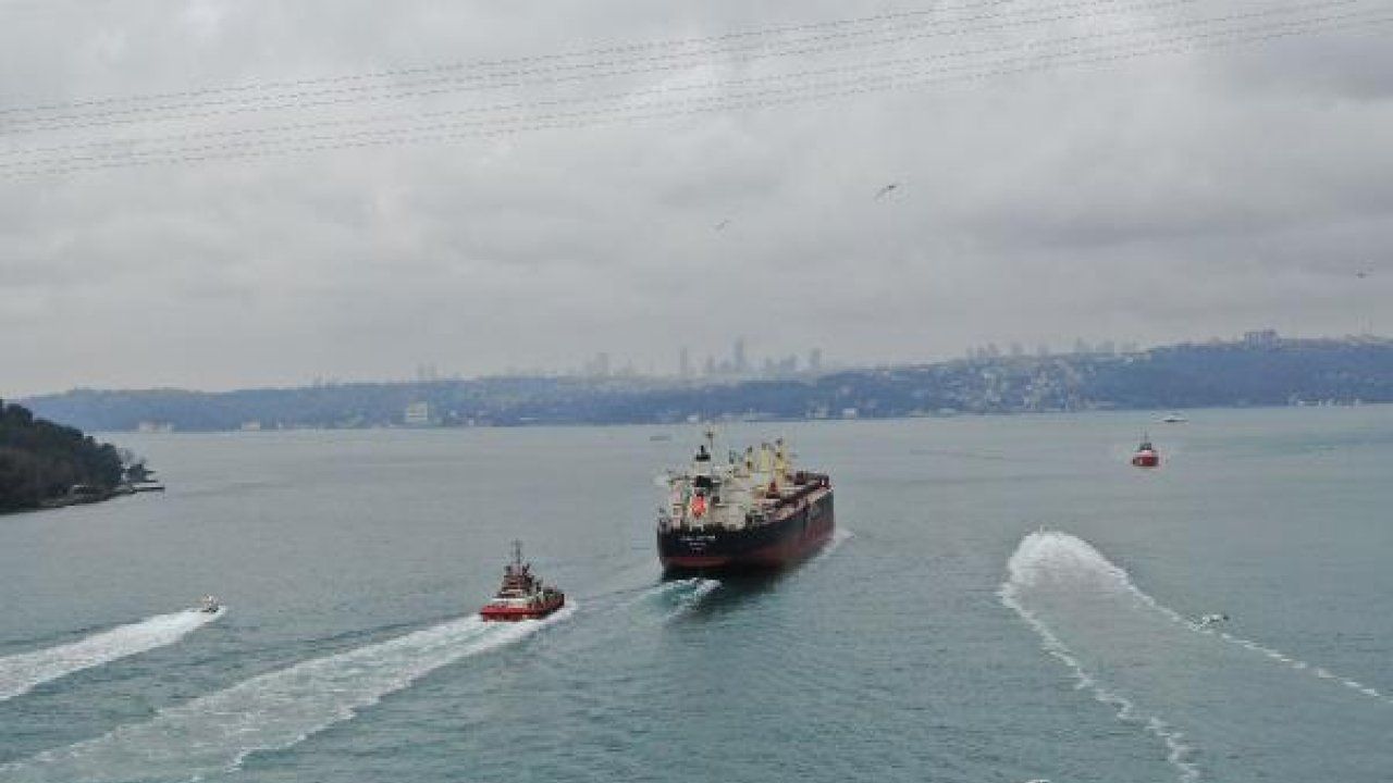 / Havadan fotoğraf // Odessa açıklarında vurulan Türk gemisi İstanbul Boğazı'na girdi