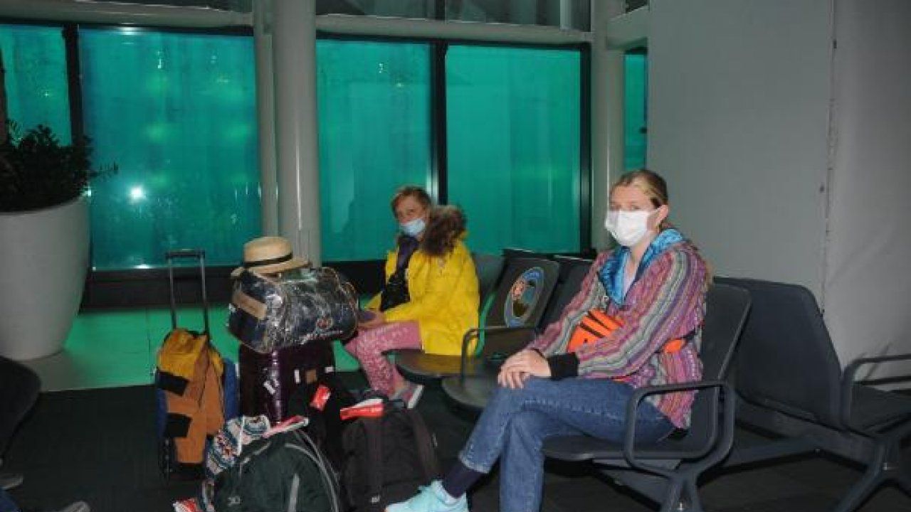 Uçuşlar iptal oldu; Ukraynalı yolcular İstanbul Havalimanı'nda kaldı