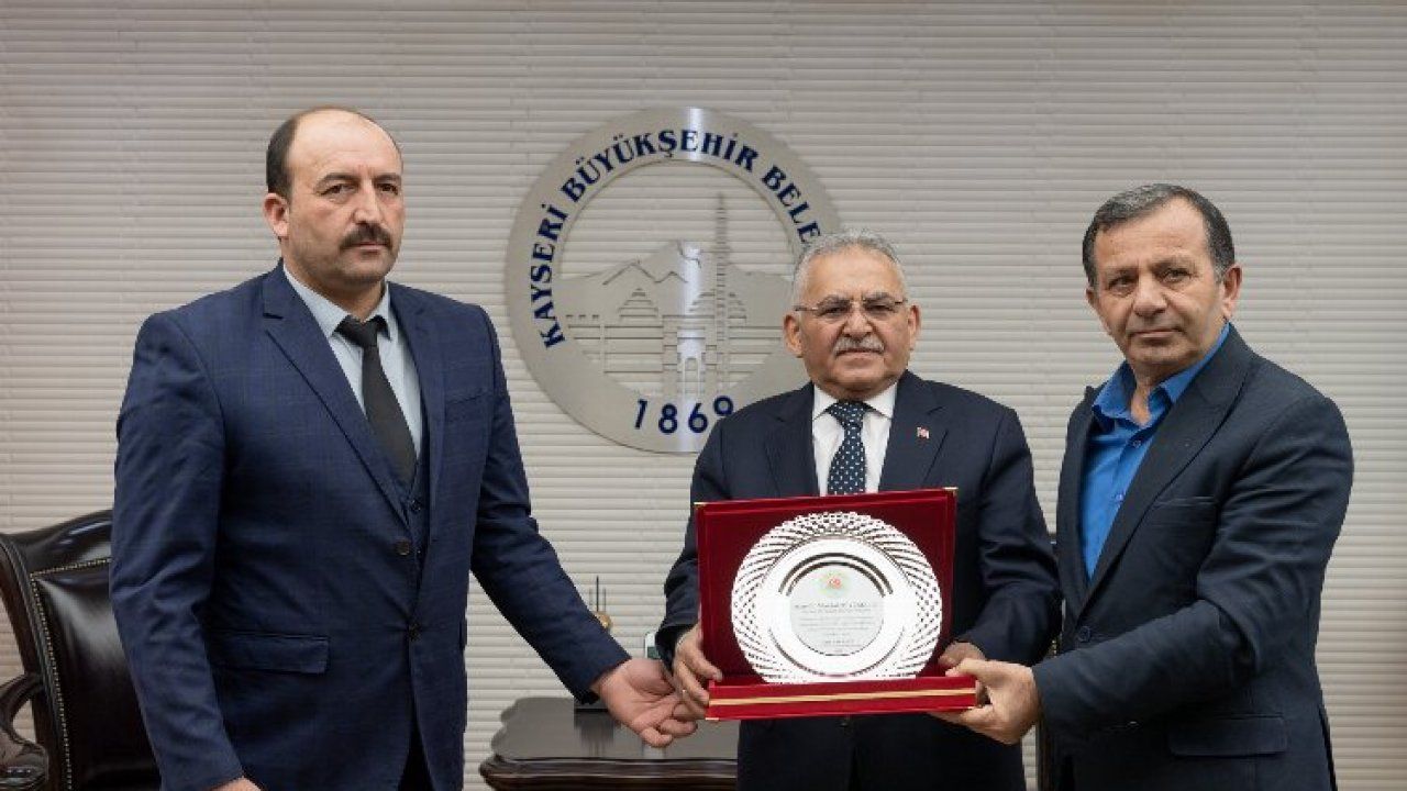 Kayseri'de Başkan Büyükkılıç'a Tomarza çiftçileri adına 'Teşekkür' plaketi 