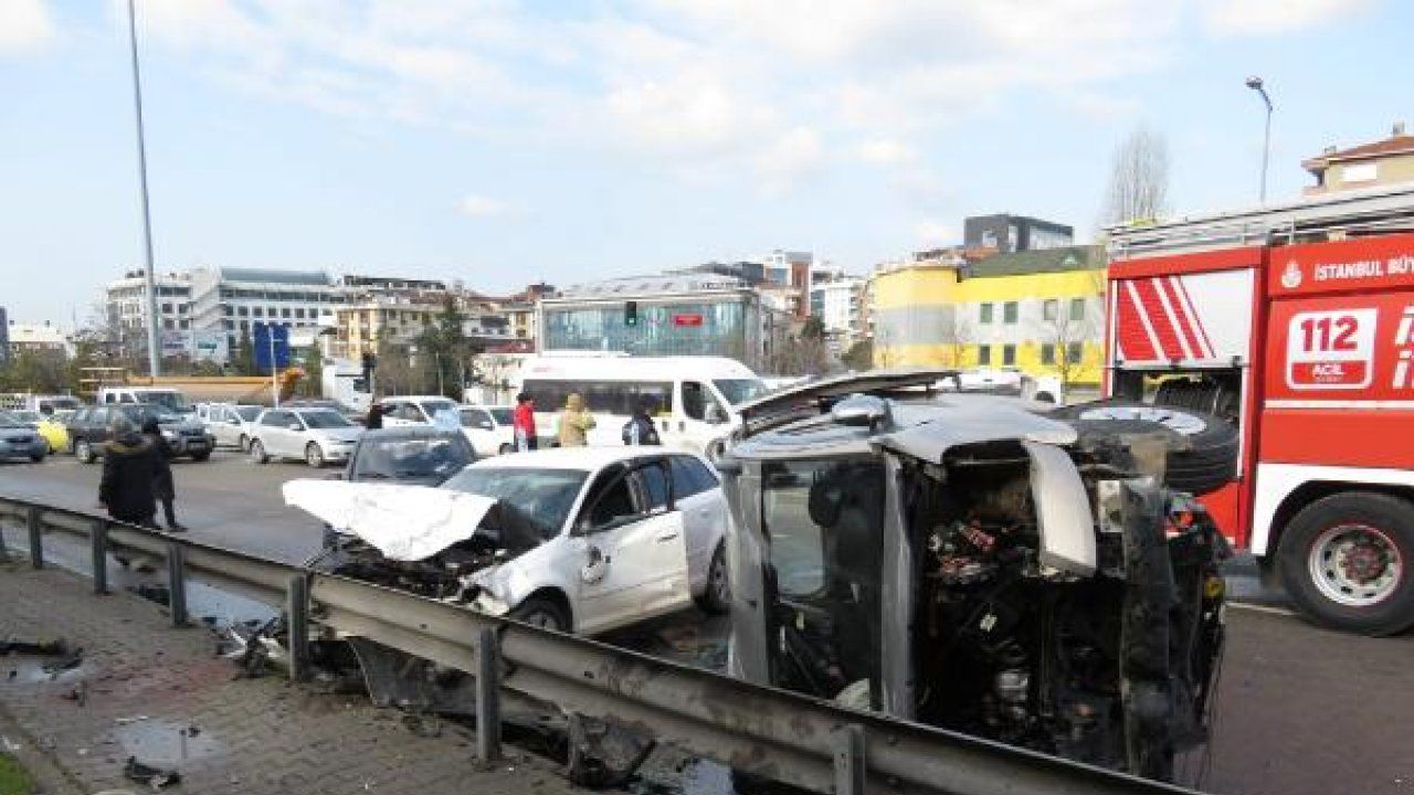 Maltepe'de hafif ticari araç taklalar atarak 3 araca çarptı: 5 yaralı  