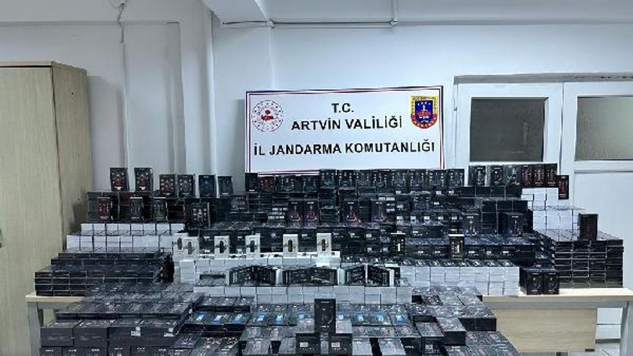 Artvin’de 3 milyon 749 bin TL'lik elektronik sigara ele geçirildi; 2 gözaltı