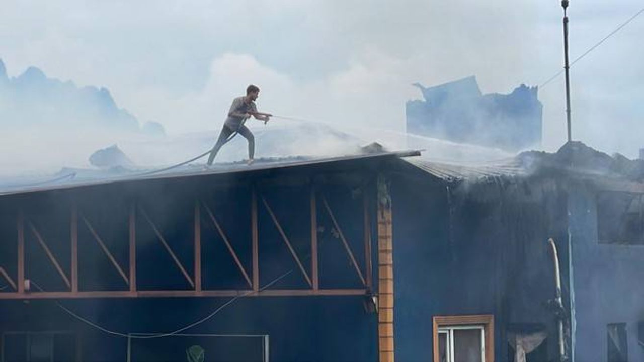 Rize'de çay fabrikasında çıkan yangında bir kişi dumandan etkilendi