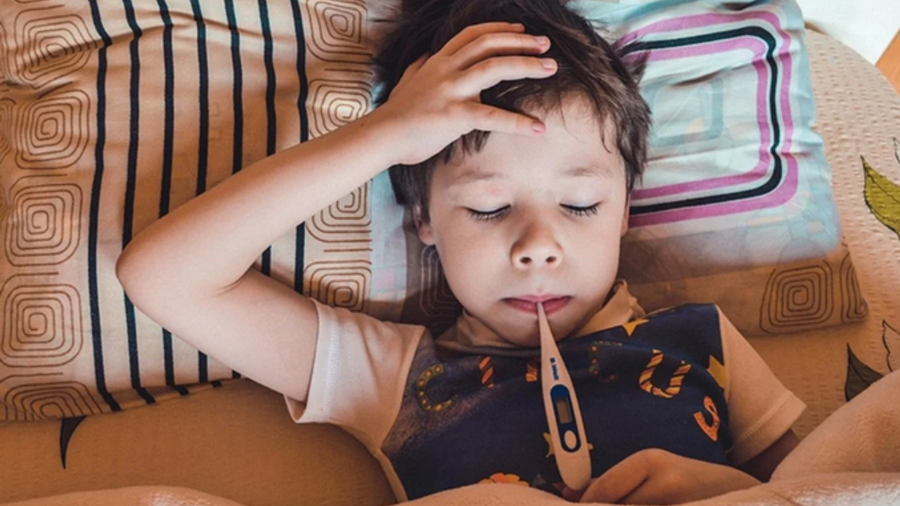 Kış aylarında en çok çocuklar zorlanıyor! Grip geçirenler için ne yapılmalı?