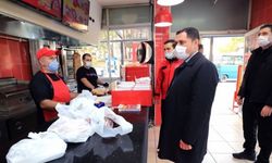 Amasya Valisi Masatlı, vatandaşları maske takmaları için tek tek uyardı