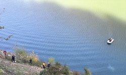 Otomobil baraj gölüne devrildi: 2 ölü