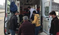 Düzce'de otomobile çarpan motosikletin sürücüsü yaralandı