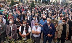 Eski başbakanlardan Mesut Yılmaz için memleketi Rize'de gıyabi cenaze namazı kılındı
