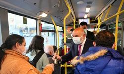 Keçiören Belediye Başkanı Altınok "TMM" uyarısı yapıp dezenfektan dağıttı