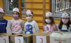 Rize'de minik öğrenciler kumbaralarındaki paraları depremzedelere gönderdi