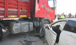 Suluova’da tır ile otomobil çarpıştı: 1 yaralı