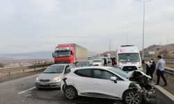 Anadolu Otoyolu'ndaki zincirleme trafik kazası ulaşımı aksattı